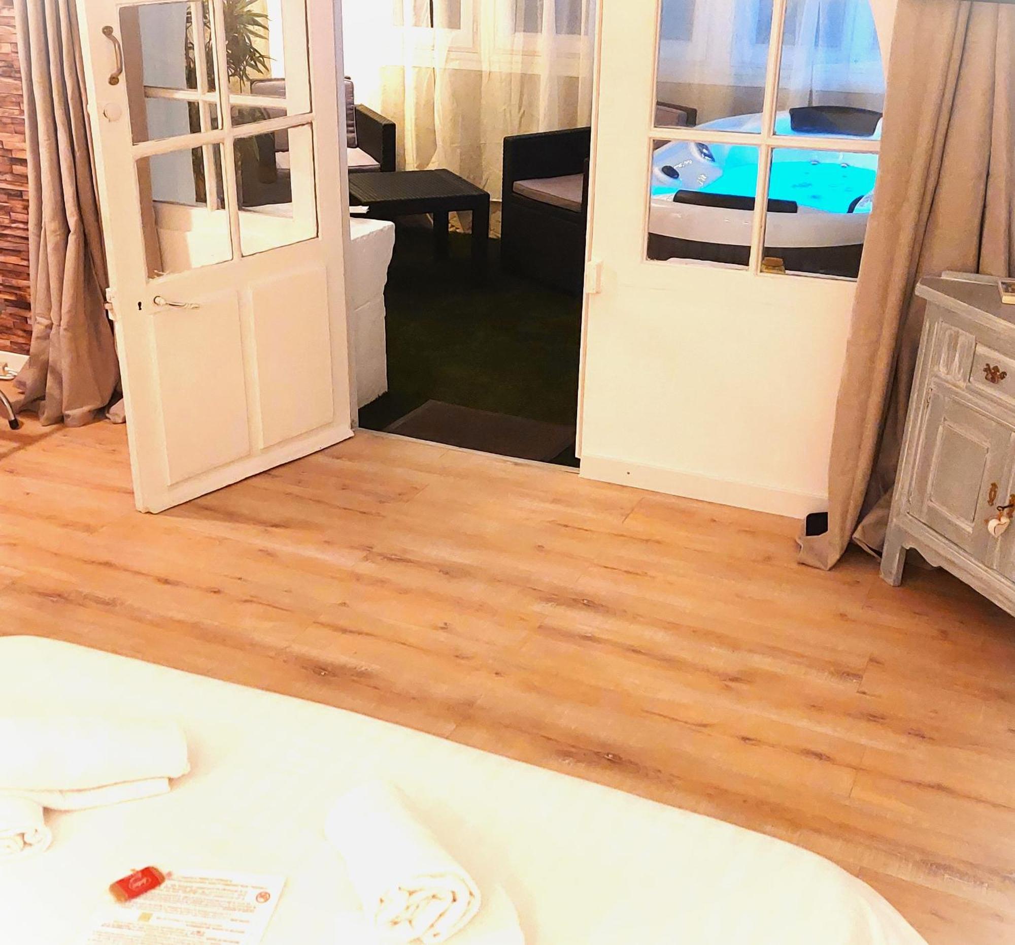 Hotel Les Jardins De Bormes, Sauna & Jacuzzi Номер фото