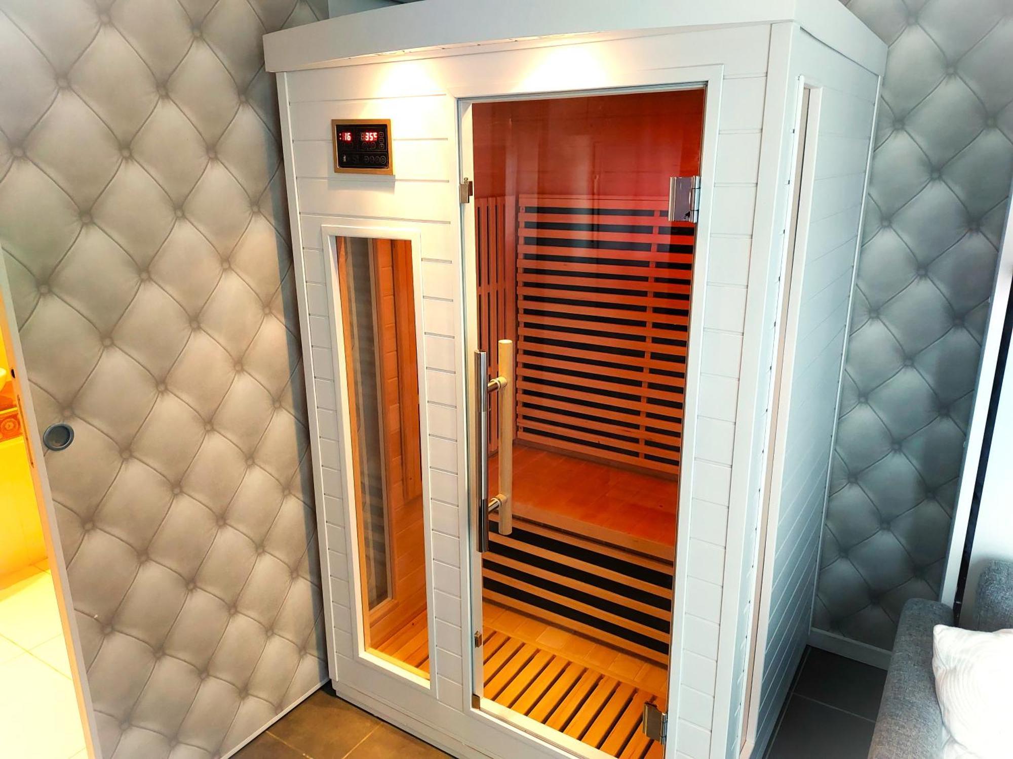 Hotel Les Jardins De Bormes, Sauna & Jacuzzi Экстерьер фото
